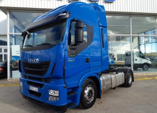 Cabeza tractora IVECO AS440S46TP, 
Hi Way, 
Euro6, 
Automática con intarder, 
Del año 2015, 
Con 598.290km.
Neumáticos 315/60R22.5  Precio 29.900€+IVA, reacondicionada y con 12 meses de garantia de cadena cinematica.
