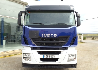 Cabeza tractora IVECO AS440S46TP, 
Hi Way, 
Euro6, 
Automática con intarder, 
Del año 2015, 
Con 571.306km,
Neumáticos 315/80R22.5,
Con ADR  Precio 29.900€+IVA, con tractora reacondicionada y con 12 meses de garantía de cadena cinemática.