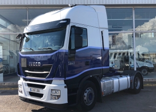 Cabeza tractora IVECO AS440S46TP, 
Hi Way, 
Euro6, 
Automática con intarder, 
Del año 2015, 
Con 571.306km,
Neumáticos 315/80R22.5,
Con ADR  Precio 29.900€+IVA, con tractora reacondicionada y con 12 meses de garantía de cadena cinemática.