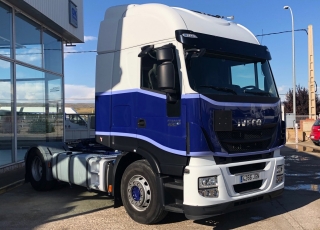 Cabeza tractora IVECO AS440S46TP, 
Hi Way, 
Euro6, 
Automática con intarder, 
Del año 2015, 
Con 571.306km,
Neumáticos 315/80R22.5,
Con ADR


Precio 29.900€+IVA, con tractora reacondicionada y con 12 meses de garantía de cadena cinemática.