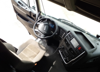 Cabeza tractora IVECO AS440S46TP, 
Hi Way, 
Euro6, 
Automática con intarder, 
Del año 2015, 
Con 571.306km,
Neumáticos 315/80R22.5,
Con ADR  Precio 29.900€+IVA, con tractora reacondicionada y con 12 meses de garantía de cadena cinemática.