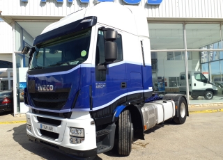 Cabeza tractora IVECO AS440S46TP, 
Hi Way, 
Euro6, 
Automática con intarder, 
Del año 2015, 
Con 570.105km,
Neumáticos 315/80R22.5,
Con ADR


Precio 29.900€+IVA, con tractora reacondicionada y con 12 meses de garantía de cadena cinemática.