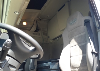 Cabeza tractora IVECO AS440S46TP, 
Hi Way, 
Euro6, 
Automática con intarder, 
Del año 2015, 
Con 570.105km,
Neumáticos 315/80R22.5,
Con ADR  Precio 29.900€+IVA, con tractora reacondicionada y con 12 meses de garantía de cadena cinemática.