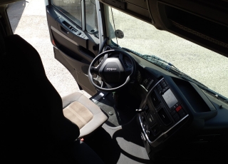 Cabeza tractora IVECO AS440S46TP, 
Hi Way, 
Euro6, 
Automática con intarder, 
Del año 2015, 
Con 570.105km,
Neumáticos 315/80R22.5,
Con ADR  Precio 29.900€+IVA, con tractora reacondicionada y con 12 meses de garantía de cadena cinemática.