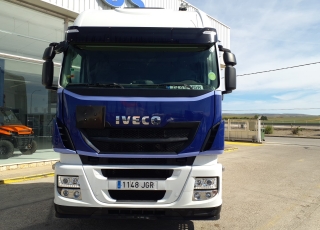 Cabeza tractora IVECO AS440S46TP, 
Hi Way, 
Euro6, 
Automática con intarder, 
Del año 2015, 
Con 570.105km,
Neumáticos 315/80R22.5,
Con ADR  Precio 29.900€+IVA, con tractora reacondicionada y con 12 meses de garantía de cadena cinemática.