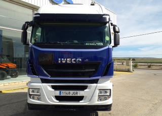 Cabeza tractora IVECO AS440S46TP, 
Hi Way, 
Euro6, 
Automática con intarder, 
Del año 2015, 
Con 570.105km,
Neumáticos 315/80R22.5,
Con ADR


Precio 29.900€+IVA, con tractora reacondicionada y con 12 meses de garantía de cadena cinemática.