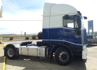 Cabeza tractora IVECO AS440S46TP, 
Hi Way, 
Euro6, 
Automática con intarder, 
Del año 2015, 
Con 570.105km,
Neumáticos 315/80R22.5,
Con ADR


Precio 29.900€+IVA, con tractora reacondicionada y con 12 meses de garantía de cadena cinemática.