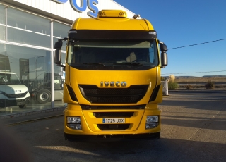 Cabeza tractora IVECO AS440S46TP, 
Hi Way, 
Euro6, 
Automática con intarder, 
Del año 2015, 
Con 953689km,
Neumáticos 315/70R22.5,


Precio 18.500€+IVA  SIN garantía.