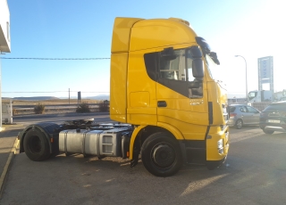 Cabeza tractora IVECO AS440S46TP, 
Hi Way, 
Euro6, 
Automática con intarder, 
Del año 2015, 
Con 953689km,
Neumáticos 315/70R22.5,


Precio 18.500€+IVA  SIN garantía.