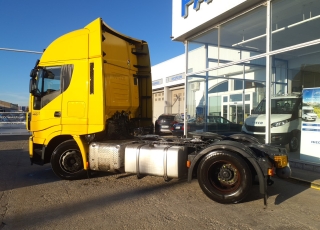 Cabeza tractora IVECO AS440S46TP, 
Hi Way, 
Euro6, 
Automática con intarder, 
Del año 2015, 
Con 953689km,
Neumáticos 315/70R22.5,


Precio 18.500€+IVA  SIN garantía.