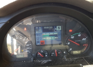 Cabeza tractora IVECO AS440S46TP, 
Hi Way, 
Euro6, 
Automática, 
Del año 2015, 
Con 540.795km.
Neumáticos 315/80R22.5
Con frío nocturno y equipo hidraulico.  Precio 29.900€+IVA, con tractora reacondicionada y con 12 meses de garantía de cadena cinemática.