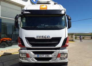 Cabeza tractora IVECO AS440S46TP, 
Hi Way, 
Euro6, 
Automática, 
Del año 2015, 
Con 540.795km.
Neumáticos 315/80R22.5
Con frío nocturno y equipo hidraulico.  Precio 29.900€+IVA, con tractora reacondicionada y con 12 meses de garantía de cadena cinemática.