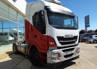 Cabeza tractora IVECO AS440S46TP, 
Hi Way, 
Euro6, 
Automática, 
Del año 2015, 
Con 540.795km.
Neumáticos 315/80R22.5
Con frío nocturno y equipo hidraulico.  Precio 29.900€+IVA, con tractora reacondicionada y con 12 meses de garantía de cadena cinemática.