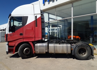 Cabeza tractora IVECO AS440S46TP, 
Hi Way, 
Euro6, 
Automática, 
Del año 2015, 
Con 540.795km.
Neumáticos 315/80R22.5
Con frío nocturno y equipo hidraulico.  Precio 29.900€+IVA, con tractora reacondicionada y con 12 meses de garantía de cadena cinemática.