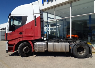 Cabeza tractora IVECO AS440S46TP, 
Hi Way, 
Euro6, 
Automática, 
Del año 2015, 
Con 540.795km.
Neumáticos 315/80R22.5
Con frío nocturno y equipo hidraulico.

Precio 29.900€+IVA, con tractora reacondicionada y con 12 meses de garantía de cadena cinemática.