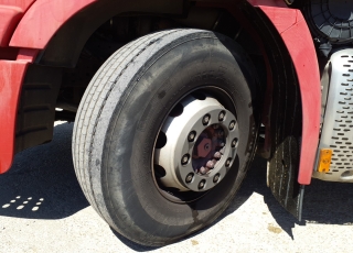 Cabeza tractora IVECO AS440S46TP, 
Hi Way, 
Euro6, 
Automática, 
Del año 2015, 
Con 540.795km.
Neumáticos 315/80R22.5
Con frío nocturno y equipo hidraulico.  Precio 29.900€+IVA, con tractora reacondicionada y con 12 meses de garantía de cadena cinemática.