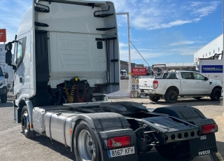 Cabeza tractora IVECO AS440S46TP, 
Hi Way,  Euro6, 
Automática con intarder, 
Del año 2017, 
Con 461.606km.
Neumáticos 315/60R22.5  Precio 40.000€+IVA reacondicionada.