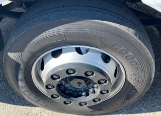 Cabeza tractora IVECO AS440S46TP, 
Hi Way,  Euro6, 
Automática con intarder, 
Del año 2017, 
Con 461.606km.
Neumáticos 315/60R22.5  Precio 40.000€+IVA reacondicionada.