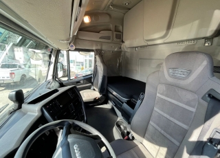 Cabeza tractora IVECO AS440S46TP, 
Hi Way,  Euro6, 
Automática con intarder, 
Del año 2017, 
Con 461.606km.
Neumáticos 315/60R22.5  Precio 40.000€+IVA reacondicionada.