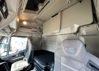 Cabeza tractora IVECO AS440S46TP, 
Hi Way,  Euro6, 
Automática con intarder, 
Del año 2017, 
Con 461.606km.
Neumáticos 315/60R22.5  Precio 40.000€+IVA reacondicionada.