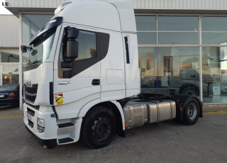 Cabeza tractora IVECO AS440S46TP, 
Hi Way,  Euro6, 
Automática con intarder, 
Del año 2016, 
Con 527.662km.
Neumáticos 315/70R22.5

Precio 34.500€+IVA, con tractora reacondicionada y con 12 meses de garantía de cadena cinemática o 750.000km lo que antes ocurra.