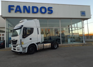 Cabeza tractora IVECO AS440S46TP, 
Hi Way,  Euro6, 
Automática con intarder, 
Del año 2016, 
Con 527.662km.
Neumáticos 315/70R22.5

Precio 34.500€+IVA, con tractora reacondicionada y con 12 meses de garantía de cadena cinemática o 750.000km lo que antes ocurra.