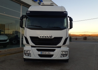 Cabeza tractora IVECO AS440S46TP, 
Hi Way,  Euro6, 
Automática con intarder, 
Del año 2016, 
Con 527.662km.
Neumáticos 315/70R22.5

Precio 34.500€+IVA, con tractora reacondicionada y con 12 meses de garantía de cadena cinemática o 750.000km lo que antes ocurra.