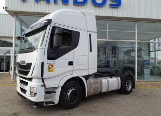 Cabeza tractora IVECO AS440S46TP, 
Hi Way,  Euro6, 
Automática con intarder, 
Del año 2016, 
Con 597.207km.
Neumáticos 315/70R22.5  Precio 33.500€+IVA, con tractora reacondicionada y con 12 meses de garantía de cadena cinemática o 750.000km lo que antes ocurra.