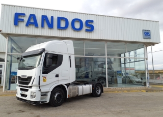 Cabeza tractora IVECO AS440S46TP, 
Hi Way,  Euro6, 
Automática con intarder, 
Del año 2016, 
Con 597.207km.
Neumáticos 315/70R22.5

Precio 33.500€+IVA, con tractora reacondicionada y con 12 meses de garantía de cadena cinemática o 750.000km lo que antes ocurra.