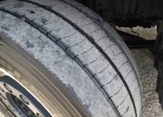Cabeza tractora IVECO AS440S46TP, 
Hi Way,  Euro6, 
Automática con intarder, 
Del año 2016, 
Con 599.668km.
Neumáticos 385/55R22.5 y 315/70R22.5  Precio 33.500€+IVA, con tractora reacondicionada y con 12 meses de garantía de cadena cinemática o 750.000km lo que antes ocurra.