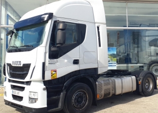 Cabeza tractora IVECO AS440S46TP, 
Hi Way,  Euro6, 
Automática con intarder, 
Del año 2016, 
Con 599.668km.
Neumáticos 385/55R22.5 y 315/70R22.5

Precio 33.500€+IVA, con tractora reacondicionada y con 12 meses de garantía de cadena cinemática o 750.000km lo que antes ocurra.