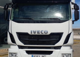 Cabeza tractora IVECO AS440S46TP, 
Hi Way,  Euro6, 
Automática con intarder, 
Del año 2016, 
Con 599.668km.
Neumáticos 385/55R22.5 y 315/70R22.5

Precio 33.500€+IVA, con tractora reacondicionada y con 12 meses de garantía de cadena cinemática o 750.000km lo que antes ocurra.