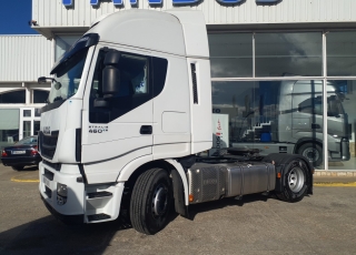 Cabeza tractora IVECO AS440S46TP, 
Hi Way,  Euro6, 
Automática con intarder, 
Del año 2016, 
Con 525.372km.
Neumáticos 315/80R22.5  Precio 34.500€+IVA, con tractora reacondicionada y con 12 meses de garantía de cadena cinemática o 750.000km lo que antes ocurra.