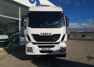 Cabeza tractora IVECO AS440S46TP, 
Hi Way,  Euro6, 
Automática con intarder, 
Del año 2016, 
Con 525.372km.
Neumáticos 315/80R22.5

Precio 34.500€+IVA, con tractora reacondicionada y con 12 meses de garantía de cadena cinemática o 750.000km lo que antes ocurra.