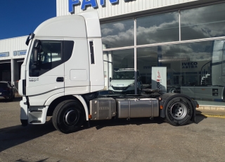 Cabeza tractora IVECO AS440S46TP, 
Hi Way,  Euro6, 
Automática con intarder, 
Del año 2016, 
Con 525.372km.
Neumáticos 315/80R22.5  Precio 34.500€+IVA, con tractora reacondicionada y con 12 meses de garantía de cadena cinemática o 750.000km lo que antes ocurra.