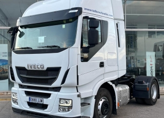 Cabeza tractora IVECO AS440S46TP, 
Hi Way,  Euro6, 
Automática con intarder, 
Del año 2015, 
Con 598.216km.
Neumáticos 315/80R22.5 y 315/80R22.5

Precio 27.500€+IVA, con tractora reacondicionada