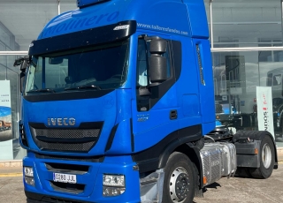 Cabeza tractora IVECO AS440S46TP, 
Hi Way,  Euro6, 
Automática con intarder, 
Del año 2015, 
Con 649.439km.
Neumáticos 315/80R22.5