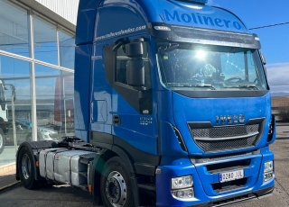 Cabeza tractora IVECO AS440S46TP, 
Hi Way,  Euro6, 
Automática con intarder, 
Del año 2015, 
Con 649.439km.
Neumáticos 315/80R22.5