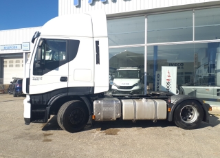 Cabeza tractora IVECO AS440S46TP, 
Hi Way,  Euro6, 
Automática con intarder, 
Del año 2016, 
Con 530.647km.
Neumáticos 385/55R22.5 y 315/70R22.5

Precio 34.500€+IVA, con tractora reacondicionada y con 24 meses de garantía de cadena cinemática o 750.000km lo que antes ocurra.