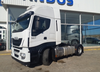 Cabeza tractora IVECO AS440S46TP, 
Hi Way,  Euro6, 
Automática con intarder, 
Del año 2016, 
Con 530.647km.
Neumáticos 385/55R22.5 y 315/70R22.5

Precio 34.500€+IVA, con tractora reacondicionada y con 24 meses de garantía de cadena cinemática o 750.000km lo que antes ocurra.