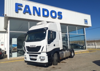 Cabeza tractora IVECO AS440S46TP, 
Hi Way,  Euro6, 
Automática con intarder, 
Del año 2016, 
Con 530.647km.
Neumáticos 385/55R22.5 y 315/70R22.5

Precio 34.500€+IVA, con tractora reacondicionada y con 24 meses de garantía de cadena cinemática o 750.000km lo que antes ocurra.