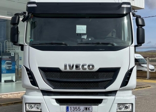 Cabeza tractora IVECO AS440S48TP, 
EVO Hi Way, 
Euro6, 
Automática con intarder, 
Del año 2017, 
Con 491.011km,
Neumáticos 315/70R22.5,
Con equipo de frio nocturno.  Precio 44.500€+IVA, con tractora reacondicionada y con 12 meses de garantía de cadena cinemática.