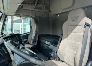 Cabeza tractora IVECO AS440S48TP, 
EVO Hi Way, 
Euro6, 
Automática con intarder, 
Del año 2017, 
Con 491.011km,
Neumáticos 315/70R22.5,
Con equipo de frio nocturno.  Precio 44.500€+IVA, con tractora reacondicionada y con 12 meses de garantía de cadena cinemática.