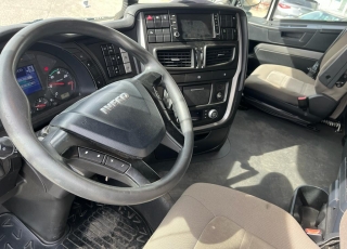 Cabeza tractora IVECO AS440S48TP, 
EVO Hi Way, 
Euro6, 
Automática con intarder, 
Del año 2017, 
Con 491.011km,
Neumáticos 315/70R22.5,
Con equipo de frio nocturno.  Precio 44.500€+IVA, con tractora reacondicionada y con 12 meses de garantía de cadena cinemática.