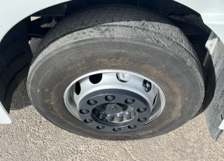 Cabeza tractora IVECO AS440S48TP, 
EVO Hi Way, 
Euro6, 
Automática con intarder, 
Del año 2017, 
Con 491.011km,
Neumáticos 315/70R22.5,
Con equipo de frio nocturno.  Precio 44.500€+IVA, con tractora reacondicionada y con 12 meses de garantía de cadena cinemática.