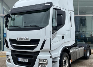 Cabeza tractora IVECO AS440S48TP, 
Hi Way EVO, 
Euro6, 
Automática con intarder, 
Del año 2019, 
Con 417.716km.
Neumáticos 365/55R22.5 y 315/70R22.5