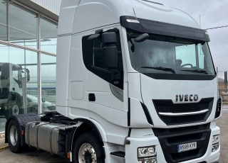 Cabeza tractora IVECO AS440S48TP, 
Hi Way EVO, 
Euro6, 
Automática con intarder, 
Del año 2019, 
Con 417.716km.
Neumáticos 365/55R22.5 y 315/70R22.5