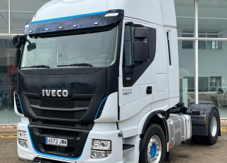 Cabeza tractora IVECO AS440S48TP, 
Hi Way EVO, 
Euro6, 
Automática con intarder, 
Del año 2017, 
Con 985.584km.
Neumáticos 365/65R22.5 y 315/80R22.5