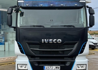 Cabeza tractora IVECO AS440S48TP, 
Hi Way EVO, 
Euro6, 
Automática con intarder, 
Del año 2017, 
Con 985.584km.
Neumáticos 365/65R22.5 y 315/80R22.5