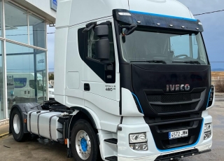 Cabeza tractora IVECO AS440S48TP, 
Hi Way EVO, 
Euro6, 
Automática con intarder, 
Del año 2017, 
Con 985.584km.
Neumáticos 365/65R22.5 y 315/80R22.5